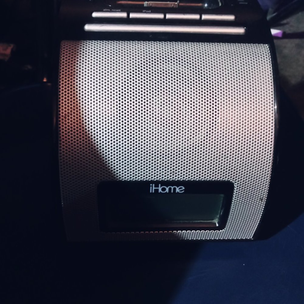 iHome IH110 Alarm Clock for Your iPod with FM Tuner